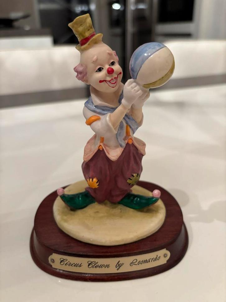 Leonardo Circus Clown Beeldje, Antiek en Kunst, Kunst | Beelden en Houtsnijwerken, Ophalen of Verzenden