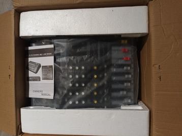 Mengpaneel met ingebouwde versterker, usb,mp3 player enzv. beschikbaar voor biedingen