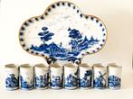Schaal dienblad / 8 water bekers ( Delfts blauw) geschilderd, Antiek en Kunst, Ophalen of Verzenden