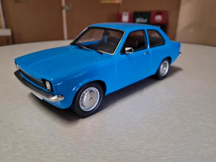 1:18 OPRUIMING! Opel Kadett C Sedan 1973/76 KK Scale, Hobby en Vrije tijd, Modelauto's | 1:18, Zo goed als nieuw, Auto, Overige merken