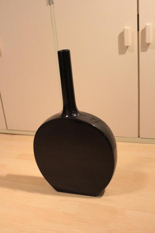 Aparte vaas, Huis en Inrichting, Woonaccessoires | Vazen, Zo goed als nieuw, Zwart, 50 tot 75 cm, Aardewerk of Porselein, Ophalen