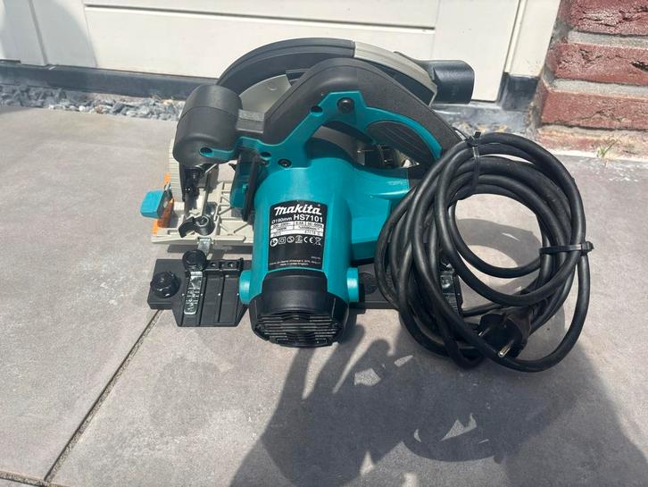 Makita HS7101 Cirkelzaag - Krachtig en Precisie!, Doe-het-zelf en Verbouw, Gereedschap | Zaagmachines, Gebruikt, Cirkelzaag, 1200 watt of meer
