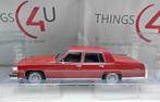 MCG 1:18 Cadillac Fleetwood Brougham 1982 donkerrood, Hobby en Vrije tijd, Modelauto's | 1:18, Ophalen of Verzenden, Nieuw, Auto