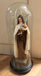 Grote antieke stolp met beeld, Ophalen