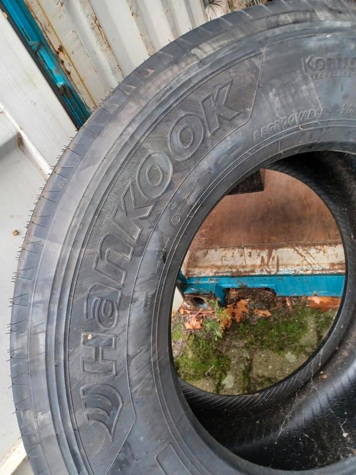 Hankook en Bridgestone, Auto-onderdelen, Banden en Velgen, Band(en), Zomerbanden, Overige maten, Vrachtwagen, Nieuw, Ophalen of Verzenden