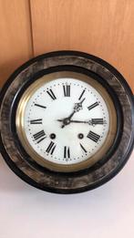 Antieke klok met bijzonder uurwerk. Doorsnede 38 cm, Ophalen, Gebruikt, Analoog, Wandklok