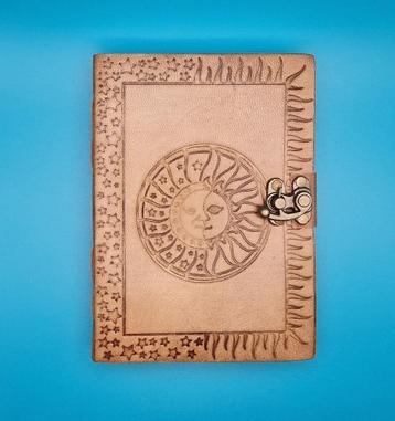 Sun and Moon Dagboek/Notitieboek beschikbaar voor biedingen