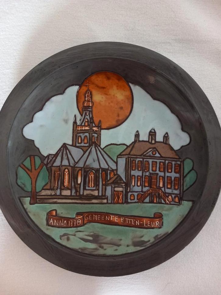 Fraai groot wandbord gemeente etten-leur door henk potters, Antiek en Kunst, Antiek | Wandborden en Tegels, Ophalen of Verzenden