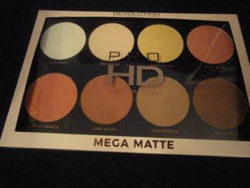 Makeup REVOLUTION Mega Matte FACE POWDER PALETTE beschikbaar voor biedingen