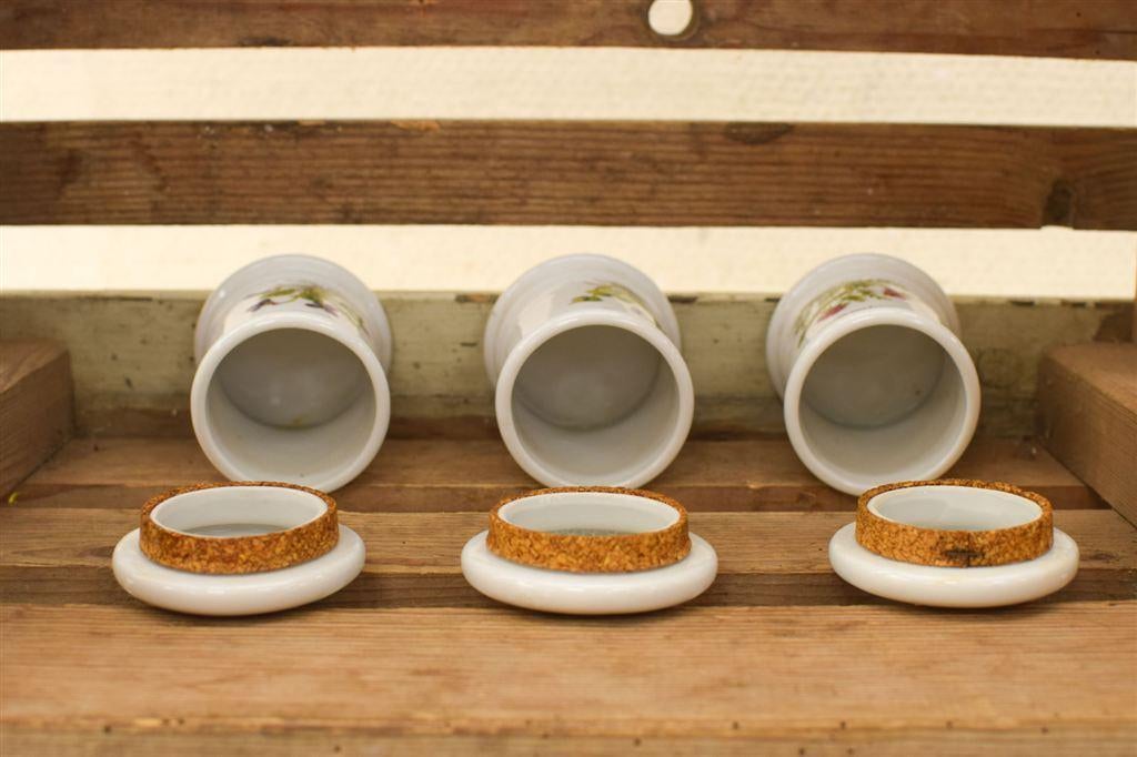 3 stuks porseleinen kruidenpotjes /voorraadpotjes 47483, Gebruikt, Ophalen of Verzenden, Bord(en), Wedgwood