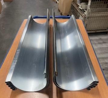 Zinken goot M44, 1 meter lengtes beschikbaar voor biedingen