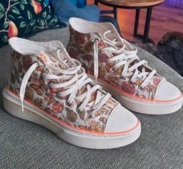 SKECHERS GYMPEN, SPECIAL EDITION. beschikbaar voor biedingen
