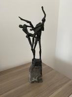Bronzen beeld van Jits Bakker “juichende mannen/vrouwen”, Ophalen