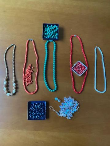 4x kralenketting + 2x kralen voor een ketting beschikbaar voor biedingen