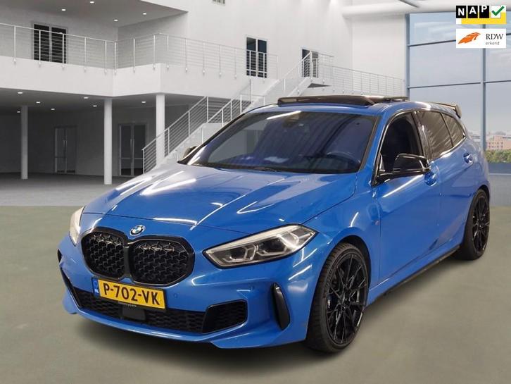 BMW 1-serie M135i xDrive High Executive|AUT|PANO|CARPLAY|, Auto's, BMW, Bedrijf, Te koop, 1-Serie, 4x4, ABS, Achteruitrijcamera