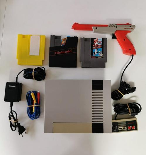 Nintendo NES met Zapper en games, Spelcomputers en Games, Spelcomputers | Nintendo NES, Gebruikt, Met 1 controller, Met games