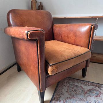 Vintage leren club fauteuil beschikbaar voor biedingen
