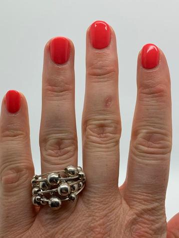 V834 Prachtige zilveren modernist ring maat 19 beschikbaar voor biedingen