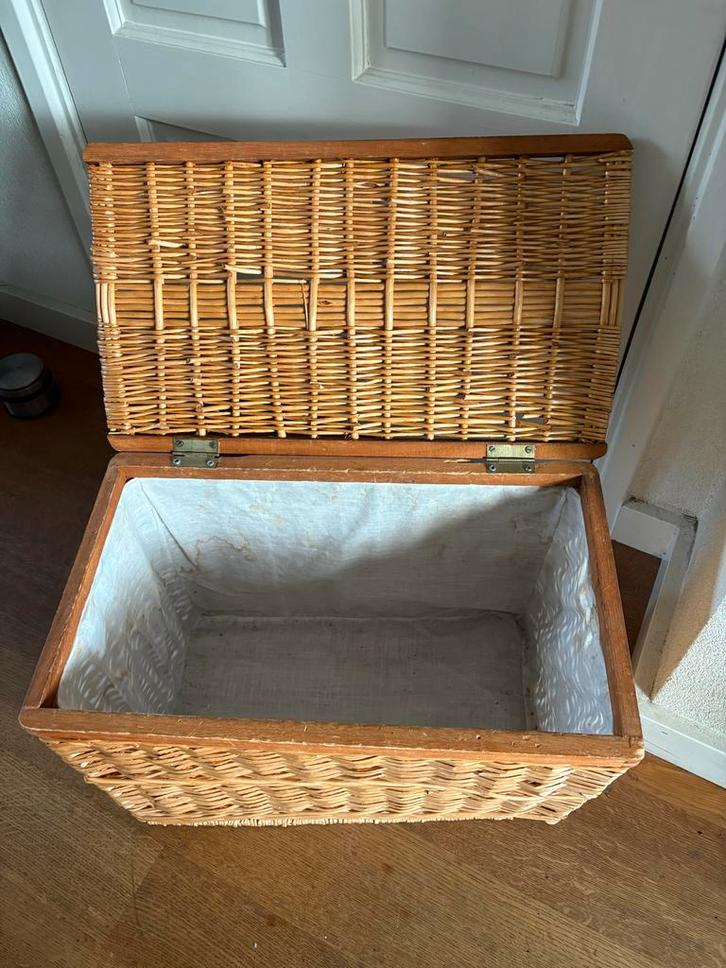 Rotan opbergmand met deksel, Huis en Inrichting, Woonaccessoires | Kisten, Gebruikt, Minder dan 50 cm, 50 tot 75 cm, 50 tot 100 cm