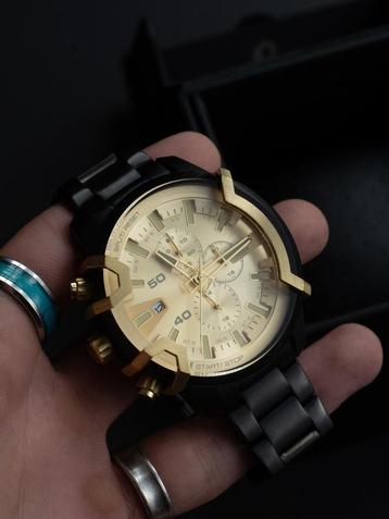 Diesel Horloge Zwart/Goud beschikbaar voor biedingen