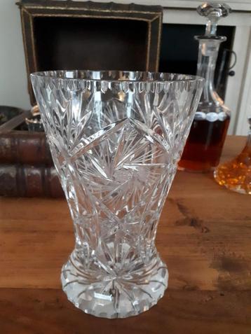 Wijde kristallen vaas  beschikbaar voor biedingen