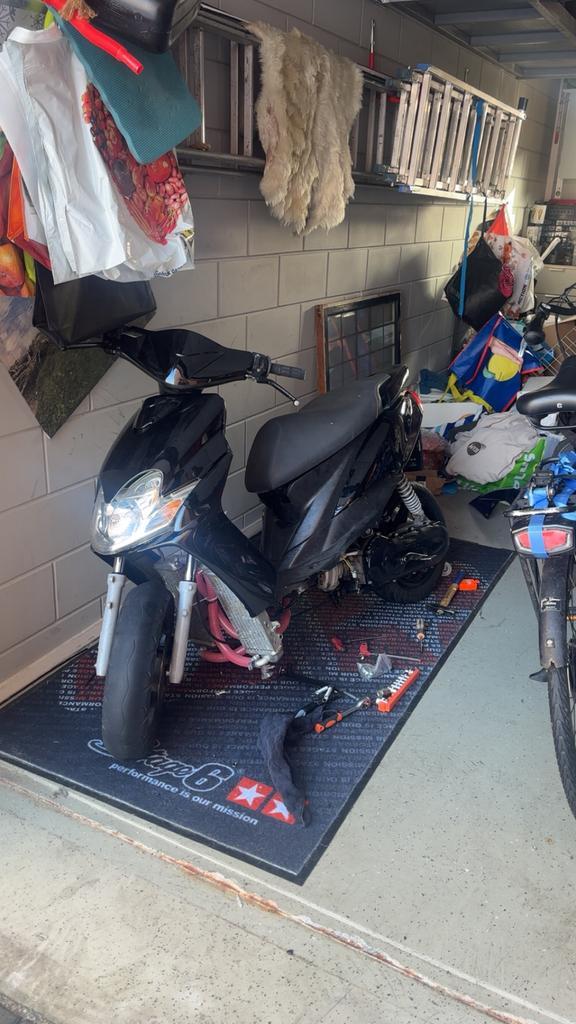 Yamaha jog rr, Fietsen en Brommers, Scooters | Kymco, Zo goed als nieuw, Super 8, Tweetakt, Ophalen