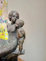 Beeld moeder met kind, Verzamelen, Beelden en Beeldjes, Ophalen of Verzenden, Zo goed als nieuw, Mens