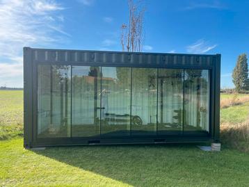 Zeecontainer met glazen schuif wand beschikbaar voor biedingen