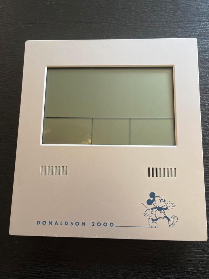 Donaldson Digitale Klok - Jubileumeditie, Huis en Inrichting, Woonaccessoires | Klokken, Gebruikt, Wandklok, Digitaal, Ophalen of Verzenden