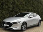 Mazda 3 2.0 e-SkyActiv-G M Hybrid 122 Luxury CarPlay Trekhaa, Auto's, Mazda, 1998 cc, Stof, Gebruikt, Zwart