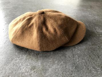 NIEUWE pet, maat 57 beschikbaar voor biedingen
