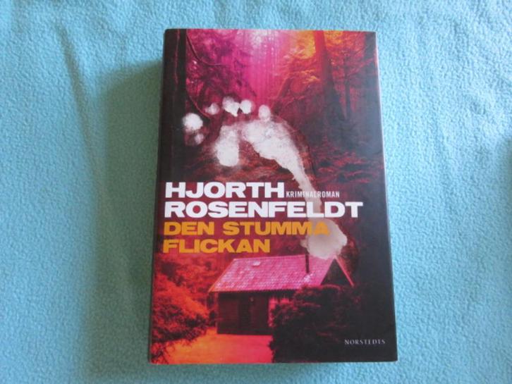 Zweeds: Den stumma flickan door Hjorth och Rosenfeldt, Boeken, Thrillers, Zo goed als nieuw, Scandinavië, Ophalen of Verzenden