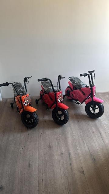 Stoere Elektrische Motor Kind | Inclusief Zijwielen beschikbaar voor biedingen