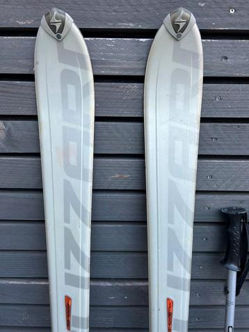 Blizzard ski’s en stokken beschikbaar voor biedingen