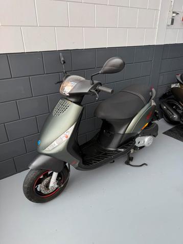 Piaggio Zip Iget 2019 4Takt 45km Bromscooter Sport Edition beschikbaar voor biedingen