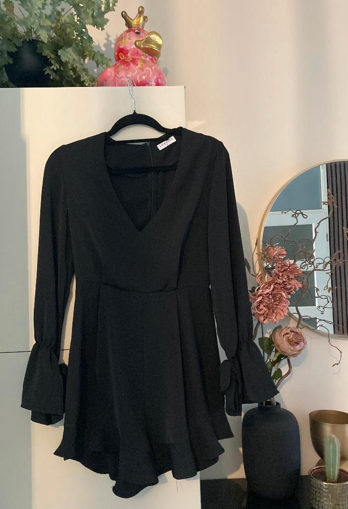 Supermooie zwarte playsuit , maatje S, Kleding | Dames, Jumpsuits, Zo goed als nieuw, Maat 36 (S), Zwart, Ophalen of Verzenden