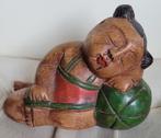 Houten beeldje uit Thailand. Slapend meisje op pompoen., Ophalen of Verzenden, Zo goed als nieuw