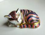 Royal Crown Derby beeldje: slapende kat. Engeland, 1991, Antiek en Kunst, Antiek | Porselein, Ophalen of Verzenden