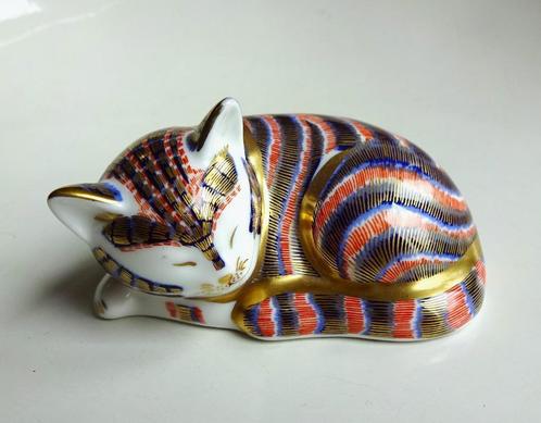 Royal Crown Derby beeldje: slapende kat. Engeland, 1991, Antiek en Kunst, Antiek | Porselein, Ophalen of Verzenden