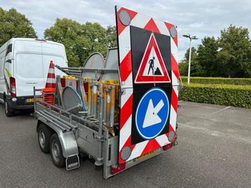 Aanhanger + Actieframe + Wegafzetting + Verkeersborden beschikbaar voor biedingen