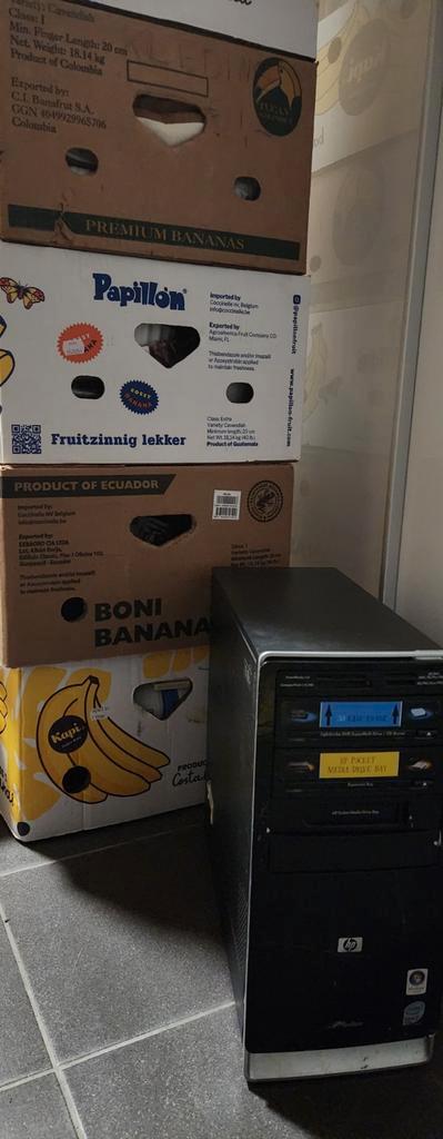 Rommelmarkt Spullen - 4 Dozen, Computers en Software, Desktop Pc's, Gebruikt, Onbekend, HDD, SSD, Minder dan 4 GB, Met videokaart