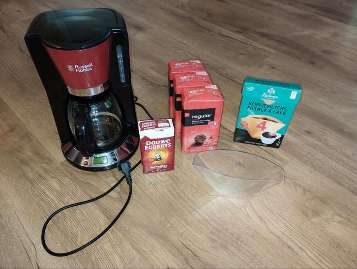 Koffiezetapparaat Russell hobbs met koffie en filterzakjes, Huis en Inrichting, Keuken | Keukenbenodigdheden, Gebruikt, Ophalen