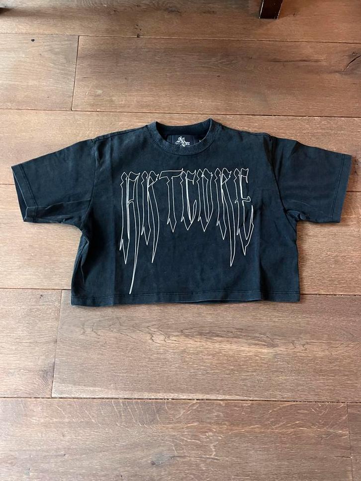 Artcore Crop Top - Zwart, Kleding | Dames, T-shirts, Zo goed als nieuw, Maat 38/40 (M), Zwart, Korte mouw, Ophalen of Verzenden