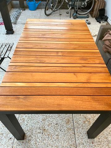 Tuin eettafel  beschikbaar voor biedingen