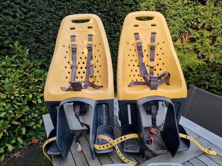 Yepp maxi achterzitjes met adapters, Fietsen en Brommers, Fietsaccessoires | Fietsstoeltjes, Gebruikt, Achterzitje, Voetsteuntjes