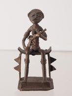Zittend Ashanti figuur met wapen Ghana (180530-03), Antiek en Kunst, Kunst | Niet-Westerse kunst, Ophalen of Verzenden