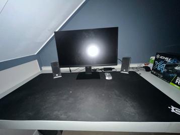 Samsung Smart TV 45" + Logitech Speakers beschikbaar voor biedingen