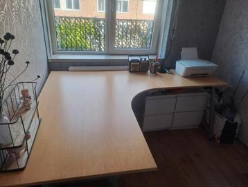 bureau Galant Ikea. Gratis af te halen