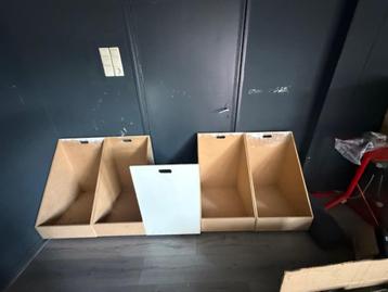 Opbergboxen op wieltjes beschikbaar voor biedingen