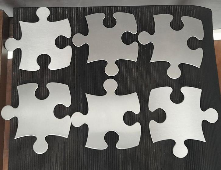 Bijzonder set van 6 design RVS onderzetters i puzzelstukvorm, Antiek en Kunst, Curiosa en Brocante, Ophalen of Verzenden